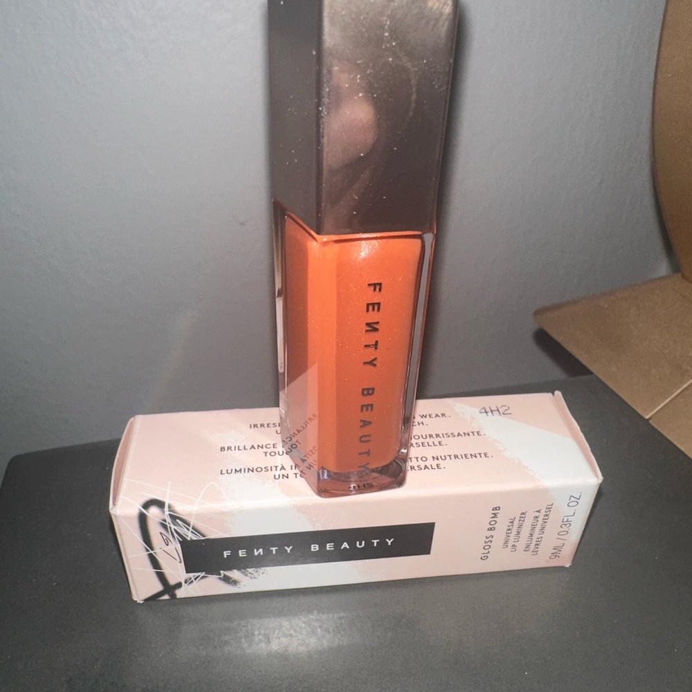 Fenty Beauty (Fenty Glow) Lip Gloss 01